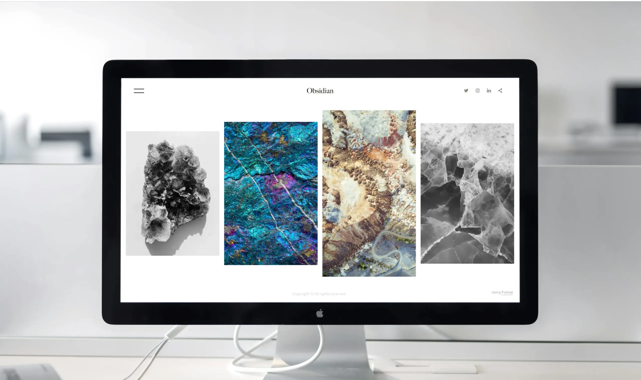 SERVICEページの公開・納品・アフターサポートでデスクトップ画面完成の写真